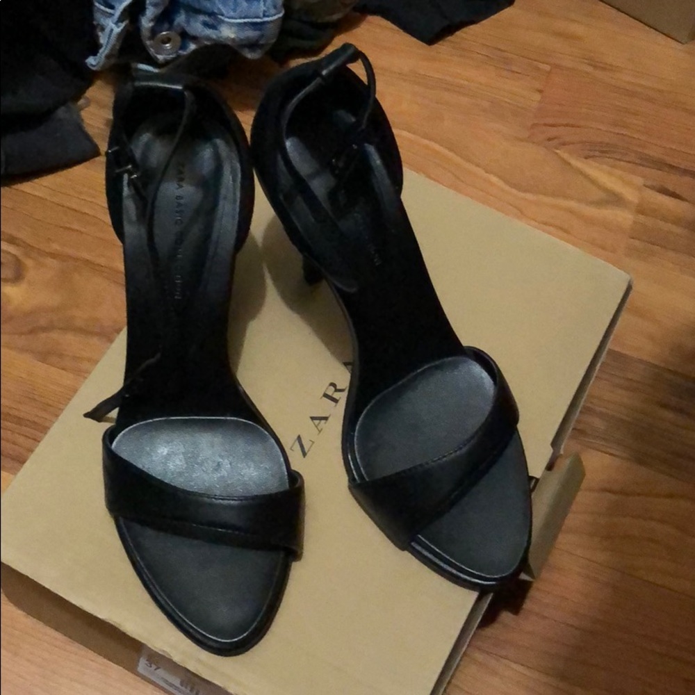 Zara black heel 6.5
